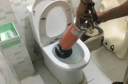 马桶疏通