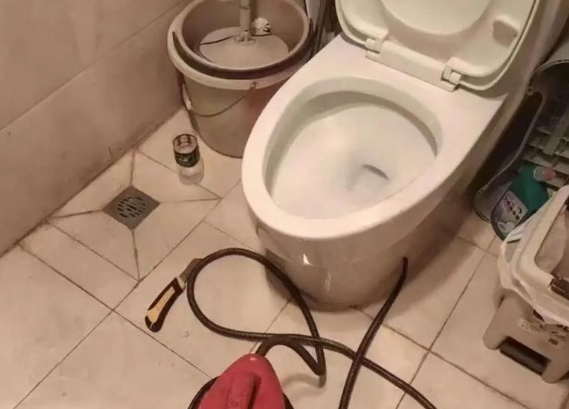 马桶疏通